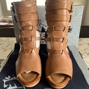 Freebird by Steven Tan Tiara sandals sz 10 NIB